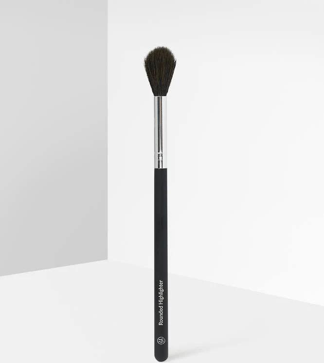 BH Cosmetics Rounded Highlighter Brush